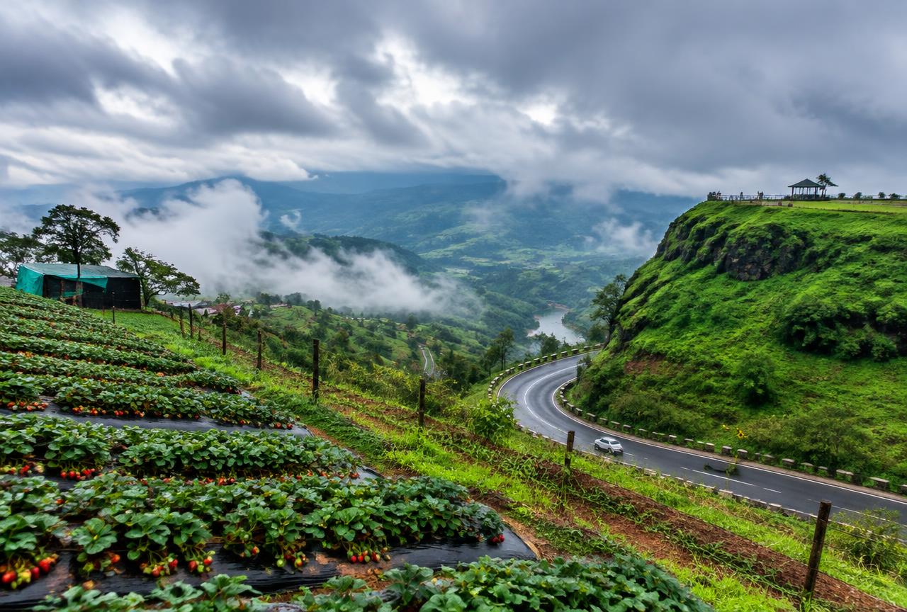 Plateau and valley landscape near Panchgani and Mahabaleshwar